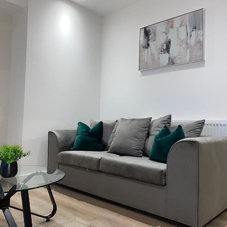 Roomotel - Broadoaks Apartments Solihull Buitenkant foto