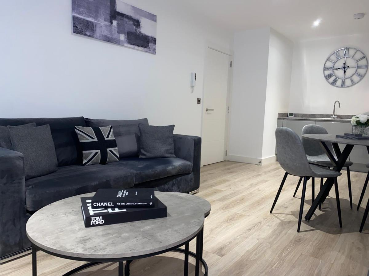 Roomotel - Broadoaks Apartments Solihull Buitenkant foto