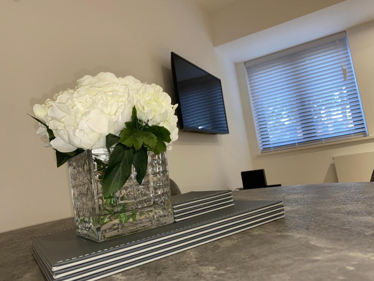 Roomotel - Broadoaks Apartments Solihull Buitenkant foto