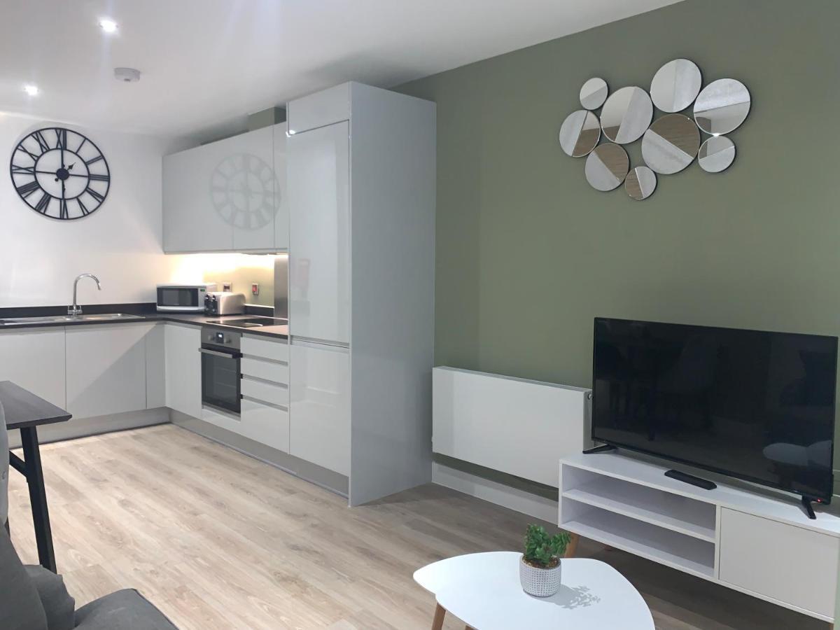 Roomotel - Broadoaks Apartments Solihull Buitenkant foto
