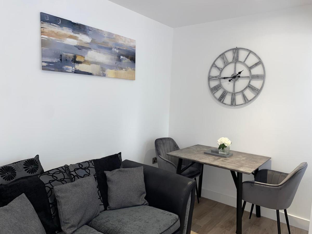 Roomotel - Broadoaks Apartments Solihull Buitenkant foto