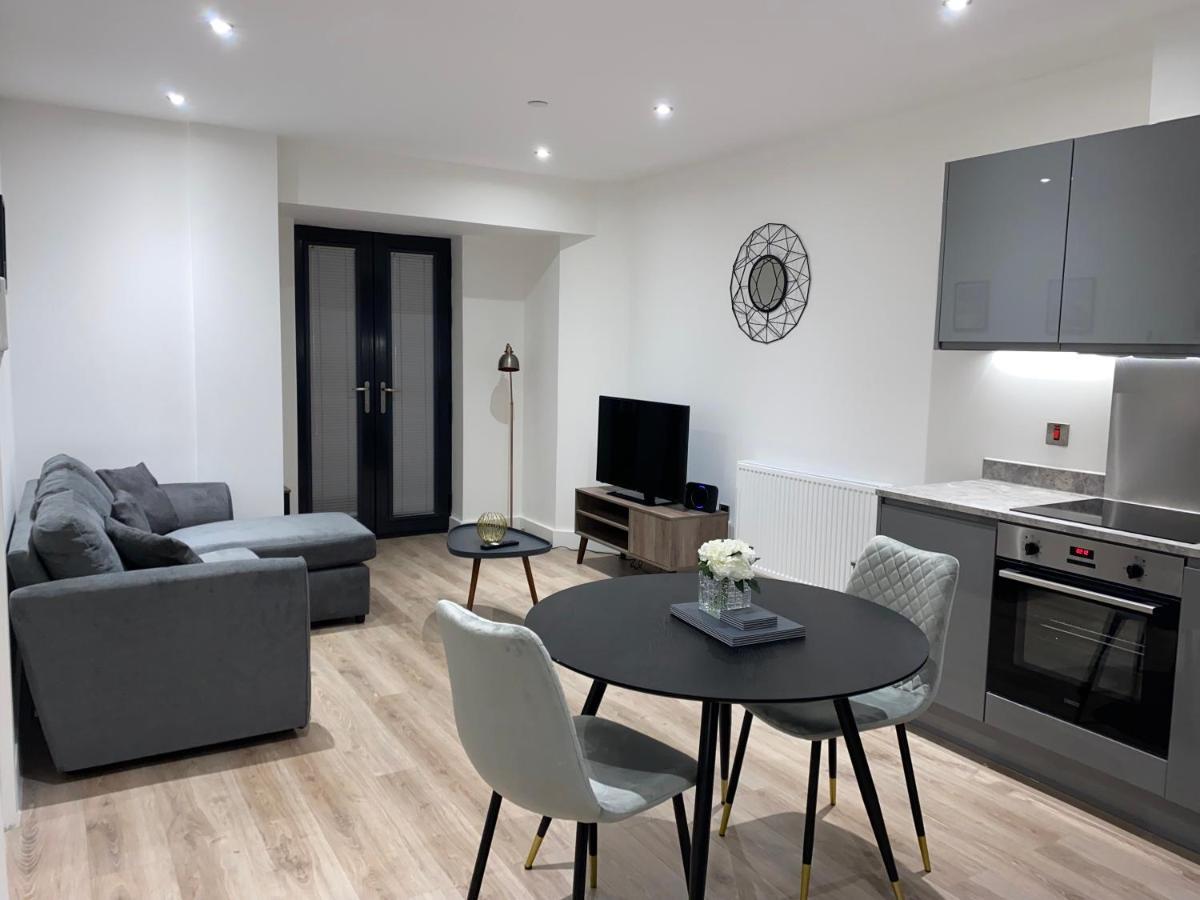 Roomotel - Broadoaks Apartments Solihull Buitenkant foto