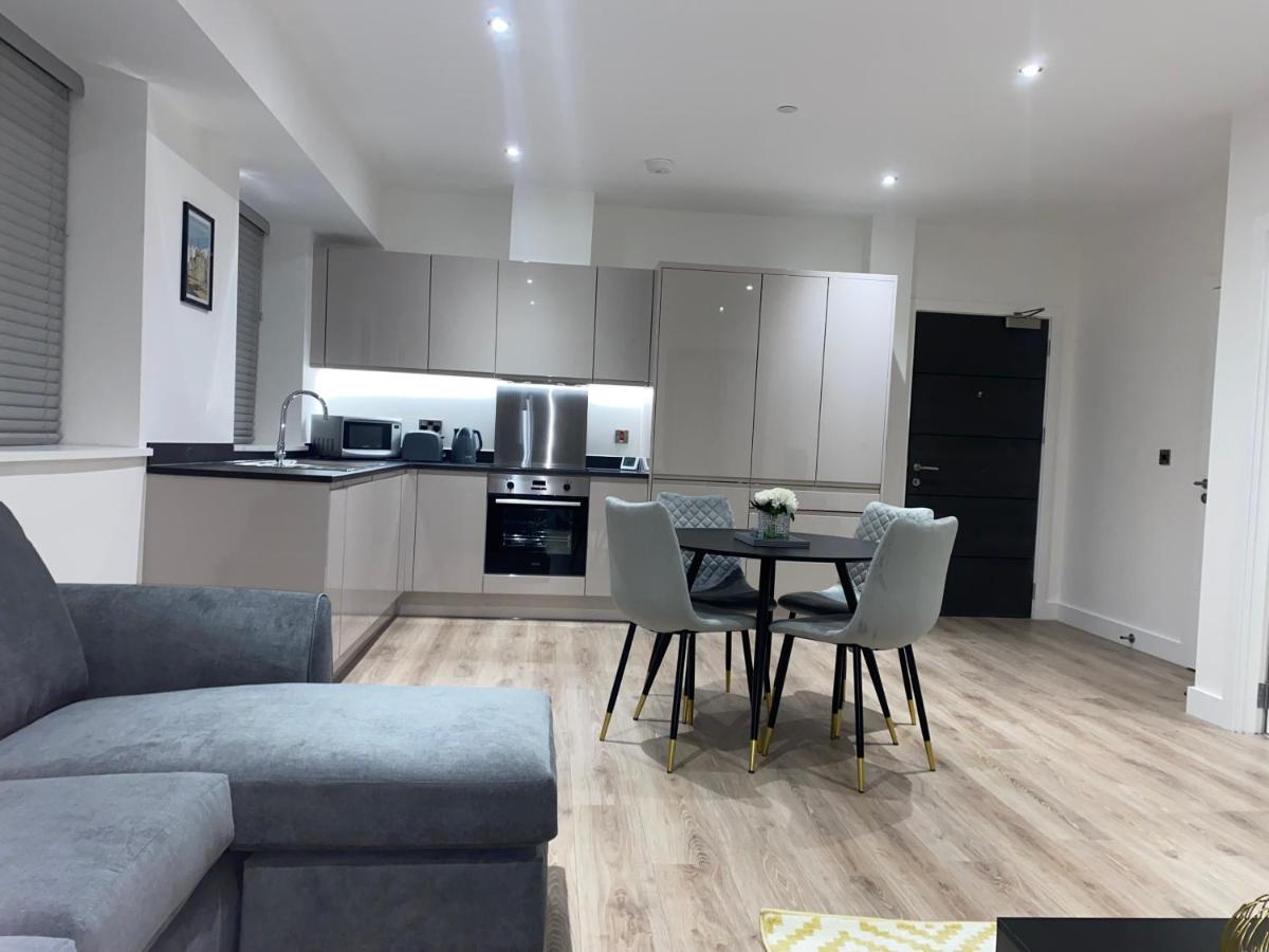 Roomotel - Broadoaks Apartments Solihull Buitenkant foto