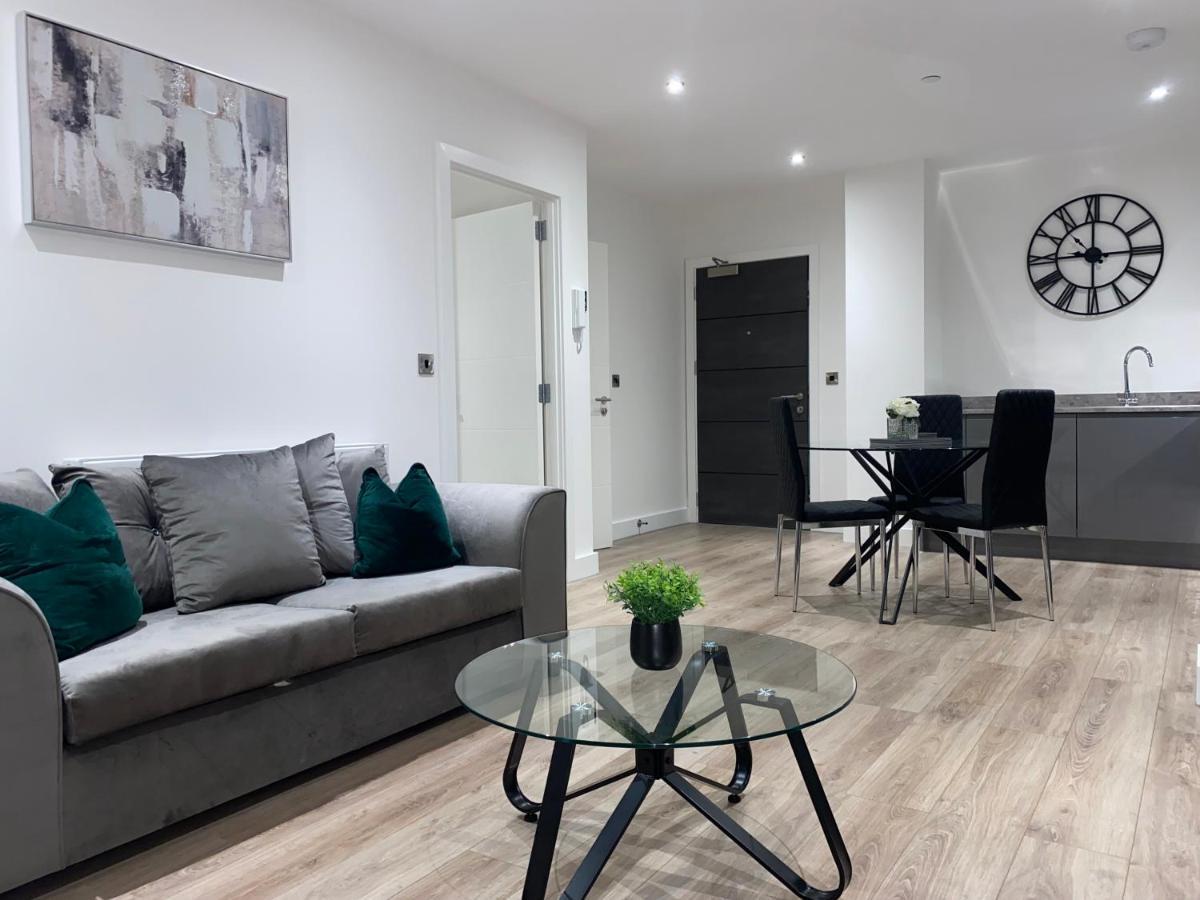 Roomotel - Broadoaks Apartments Solihull Buitenkant foto