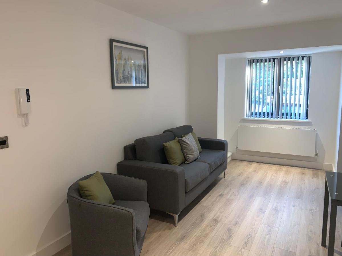 Roomotel - Broadoaks Apartments Solihull Buitenkant foto